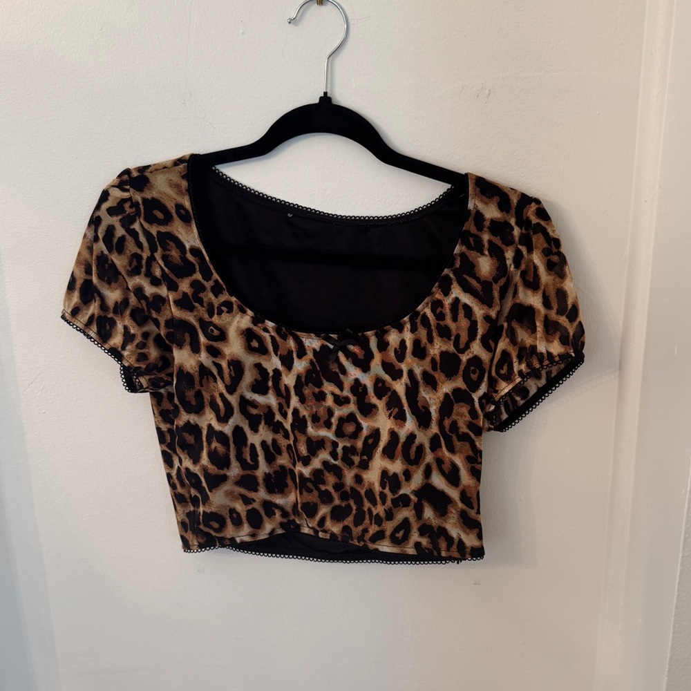 Leopard crop top